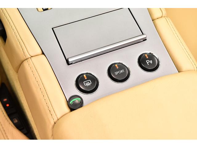 ＤＢ９ ヴォランテ　タッチトロニック　正規ディーラー車　開閉式ナビゲーション　バックカメラ　ブラックトップ　ベージュレザー　純正１９インチＡＷ　パワーシート　シートＨ　左ハンドル　ＥＴＣ　取説　スペアキー完備（19枚目）
