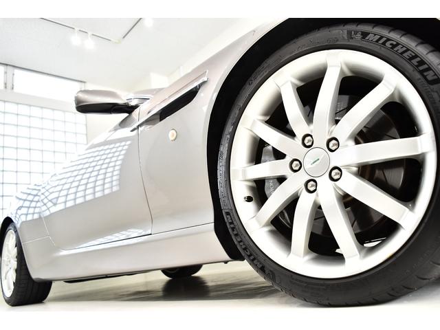 ＤＢ９ ヴォランテ　タッチトロニック　正規ディーラー車　開閉式ナビゲーション　バックカメラ　ブラックトップ　ベージュレザー　純正１９インチＡＷ　パワーシート　シートＨ　左ハンドル　ＥＴＣ　取説　スペアキー完備（21枚目）
