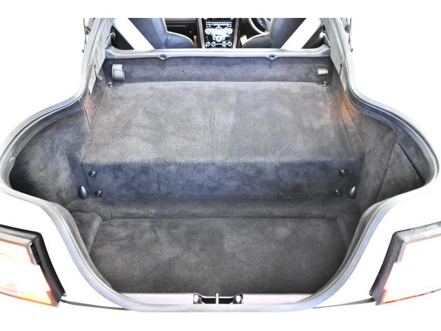 Ｖ１２ヴァンテージ Ｓ　７速スピードシフトＩＩＩ　正規ディーラー車　後期型　Ｖ１２ヴァンテージ専用装備　有償ボディ色　カーボンブレーキ　赤キャリパ　社外ナビゲーション　地デジＴＶ　Ｂカメラ　シートＨ　取説　記録簿　右Ｈ（22枚目）