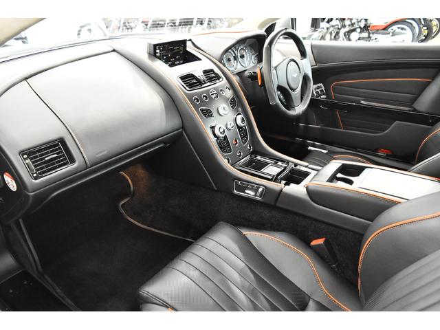 ＤＢ９ クーペ　ＧＴ　正規ディーラー車　タッチトロニック２　後期最終型　５４７馬力　Ｏｎｅ７７ステア　カーボンＦスポイラー＆ディフューザー　カーボンフェイシア　コントラストステッチ　２０ＡＷ　取説　記録簿　Ｓ鍵（10枚目）