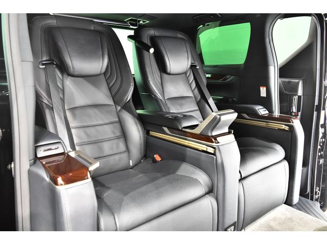 アルファード 3.5ロイヤルラウンジ フルパーテーション ロイヤルラウンジ専用シート 24インチリアエンターテインメント JBLサウンドシステム クーラーBOX 17インチAW 取説 記録簿 S鍵(11枚目)