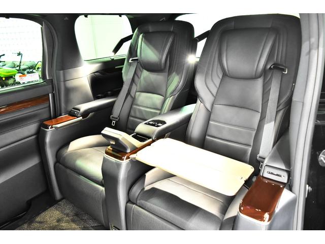 アルファード 3.5ロイヤルラウンジ フルパーテーション ロイヤルラウンジ専用シート 24インチリアエンターテインメント JBLサウンドシステム クーラーBOX 17インチAW 取説 記録簿 S鍵(12枚目)