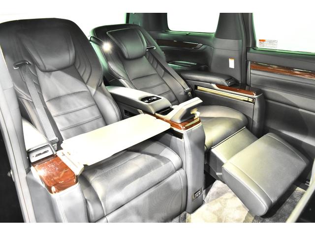 アルファード 3.5ロイヤルラウンジ フルパーテーション ロイヤルラウンジ専用シート 24インチリアエンターテインメント JBLサウンドシステム クーラーBOX 17インチAW 取説 記録簿 S鍵(13枚目)