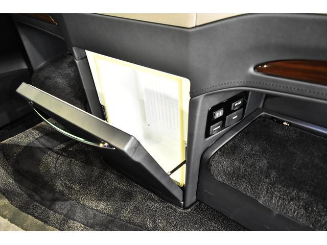 アルファード 3.5ロイヤルラウンジ フルパーテーション ロイヤルラウンジ専用シート 24インチリアエンターテインメント JBLサウンドシステム クーラーBOX 17インチAW 取説 記録簿 S鍵(16枚目)