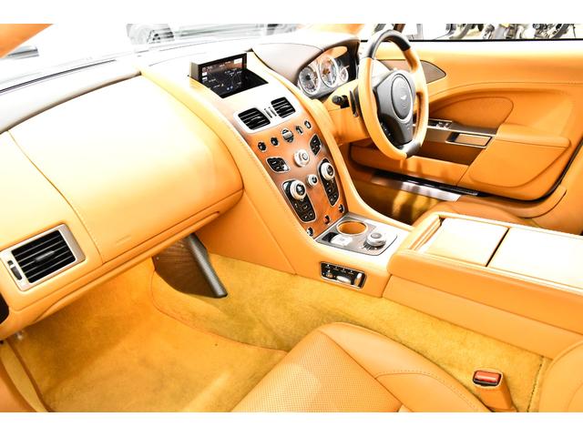 ラピード  ラピードS タッチトロニック3 正規D車 後期最終型 キャメルレザー シートヒーター アルカンタラRライナー 社外ナビ TV Bカメラ 20インチAW 取説 記録簿 クリスタル鍵 右H(10枚目)