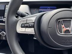 ステアリング脇にオーディオのボリュームやチャンネルの調整が出来る操作ボタンを装備しています♪ 5