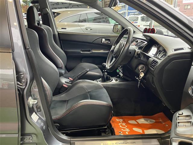 気になる車はすぐにお問い合わせください！画面右側の００６６から始まる無料ダイヤルからお問い合わせ下さい！専門スタッフがお車のご質問にお答えいたします！