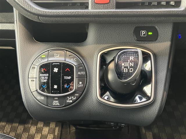 ヴォクシー ハイブリッドV BT接続 SDナビゲーション シートヒー スマートキープッシュスタート DVD再生可 Aライト Bモニター オートクルーズ Wエアバック ナビTV ESC ETC車載器 リモコンキー PS 3列(34枚目)