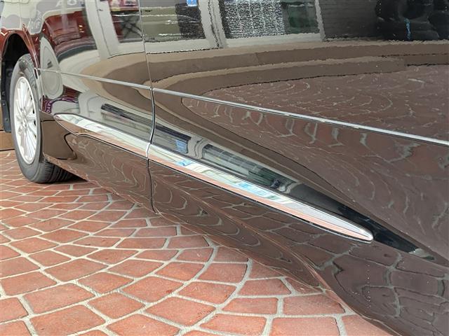 ヴォクシー ハイブリッドＶ　ＢＴ接続　サイドエアバッグ　ＳＤナビゲーション　車線逸脱防止　スマートキープッシュスタート　盗難防止アラーム　ウォークスルー　記録簿有　ＤＶＤ再生可　Ａライト　Ｂモニター　オートクルーズ　Ｗエアバック（4枚目）
