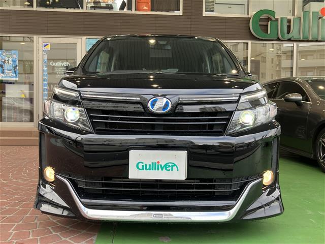 ヴォクシー ハイブリッドＶ　ＢＴ接続　サイドエアバッグ　ＳＤナビゲーション　車線逸脱防止　スマートキープッシュスタート　盗難防止アラーム　ウォークスルー　記録簿有　ＤＶＤ再生可　Ａライト　Ｂモニター　オートクルーズ　Ｗエアバック（5枚目）