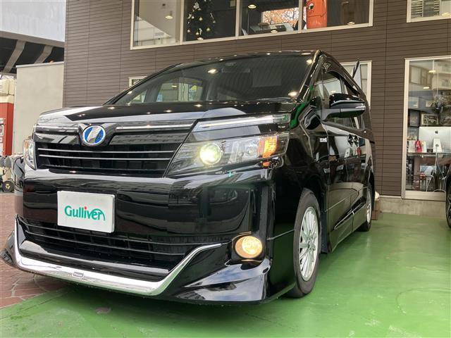 ヴォクシー ハイブリッドＶ　ＢＴ接続　サイドエアバッグ　ＳＤナビゲーション　車線逸脱防止　スマートキープッシュスタート　盗難防止アラーム　ウォークスルー　記録簿有　ＤＶＤ再生可　Ａライト　Ｂモニター　オートクルーズ　Ｗエアバック（6枚目）