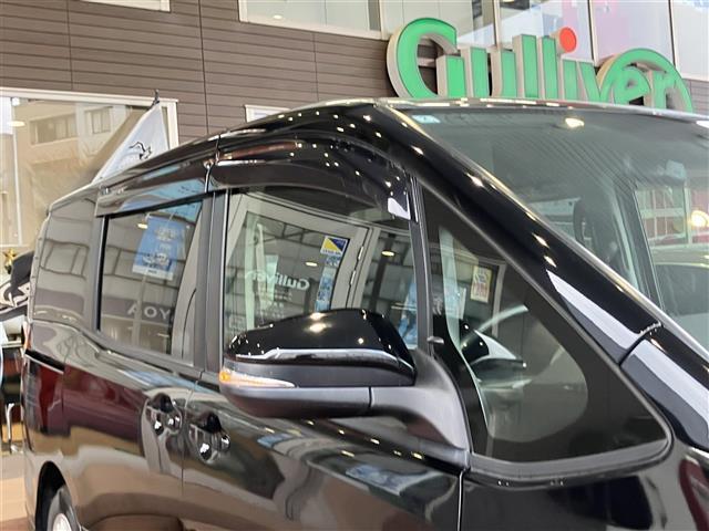 ヴォクシー ハイブリッドＶ　ＢＴ接続　サイドエアバッグ　ＳＤナビゲーション　車線逸脱防止　スマートキープッシュスタート　盗難防止アラーム　ウォークスルー　記録簿有　ＤＶＤ再生可　Ａライト　Ｂモニター　オートクルーズ　Ｗエアバック（9枚目）