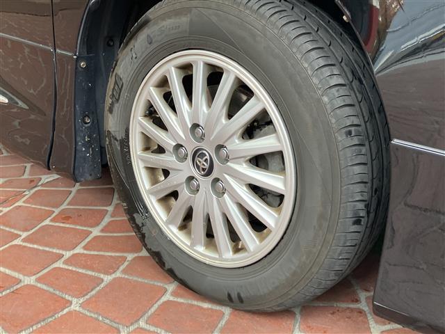 ヴォクシー ハイブリッドＶ　ＢＴ接続　サイドエアバッグ　ＳＤナビゲーション　車線逸脱防止　スマートキープッシュスタート　盗難防止アラーム　ウォークスルー　記録簿有　ＤＶＤ再生可　Ａライト　Ｂモニター　オートクルーズ　Ｗエアバック（12枚目）