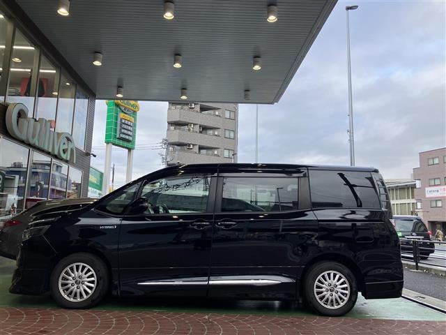 ヴォクシー ハイブリッドＶ　ＢＴ接続　サイドエアバッグ　ＳＤナビゲーション　車線逸脱防止　スマートキープッシュスタート　盗難防止アラーム　ウォークスルー　記録簿有　ＤＶＤ再生可　Ａライト　Ｂモニター　オートクルーズ　Ｗエアバック（14枚目）