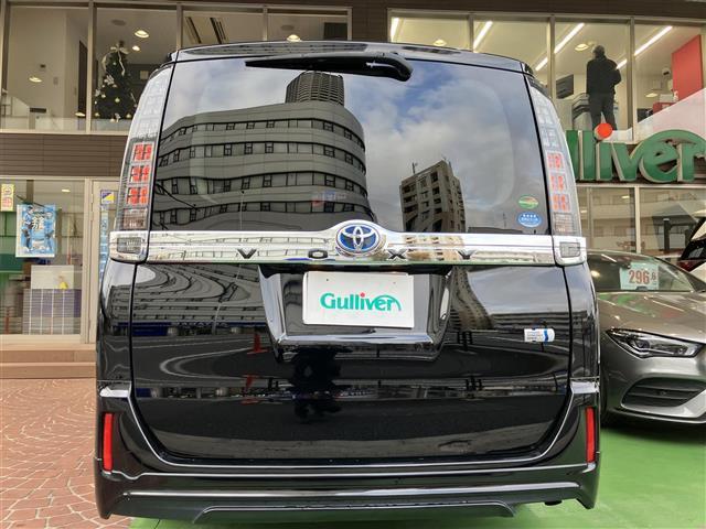 ヴォクシー ハイブリッドＶ　ＢＴ接続　サイドエアバッグ　ＳＤナビゲーション　車線逸脱防止　スマートキープッシュスタート　盗難防止アラーム　ウォークスルー　記録簿有　ＤＶＤ再生可　Ａライト　Ｂモニター　オートクルーズ　Ｗエアバック（15枚目）