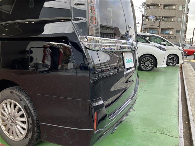 ヴォクシー ハイブリッドＶ　ＢＴ接続　サイドエアバッグ　ＳＤナビゲーション　車線逸脱防止　スマートキープッシュスタート　盗難防止アラーム　ウォークスルー　記録簿有　ＤＶＤ再生可　Ａライト　Ｂモニター　オートクルーズ　Ｗエアバック（17枚目）