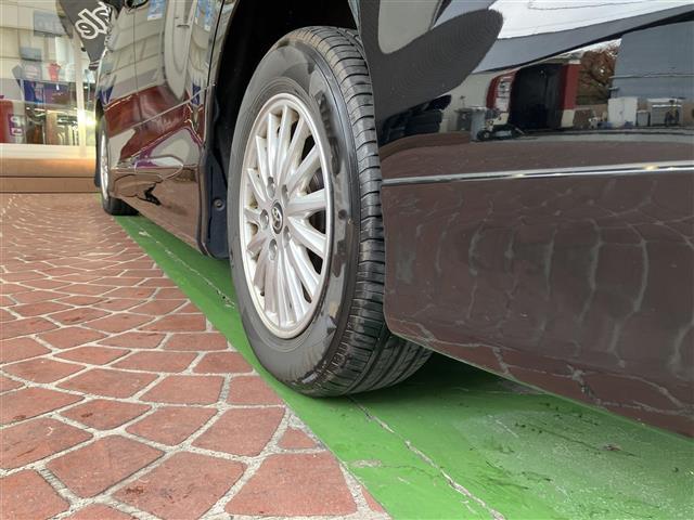 ヴォクシー ハイブリッドＶ　ＢＴ接続　サイドエアバッグ　ＳＤナビゲーション　車線逸脱防止　スマートキープッシュスタート　盗難防止アラーム　ウォークスルー　記録簿有　ＤＶＤ再生可　Ａライト　Ｂモニター　オートクルーズ　Ｗエアバック（18枚目）