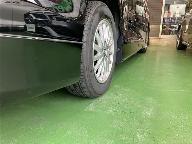 ヴォクシー ハイブリッドＶ　ＢＴ接続　サイドエアバッグ　ＳＤナビゲーション　車線逸脱防止　スマートキープッシュスタート　盗難防止アラーム　ウォークスルー　記録簿有　ＤＶＤ再生可　Ａライト　Ｂモニター　オートクルーズ　Ｗエアバック（26枚目）