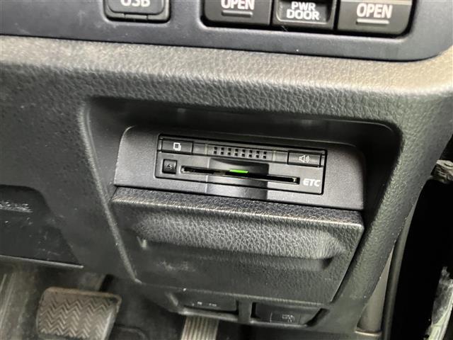 ヴォクシー ハイブリッドＶ　ＢＴ接続　サイドエアバッグ　ＳＤナビゲーション　車線逸脱防止　スマートキープッシュスタート　盗難防止アラーム　ウォークスルー　記録簿有　ＤＶＤ再生可　Ａライト　Ｂモニター　オートクルーズ　Ｗエアバック（29枚目）