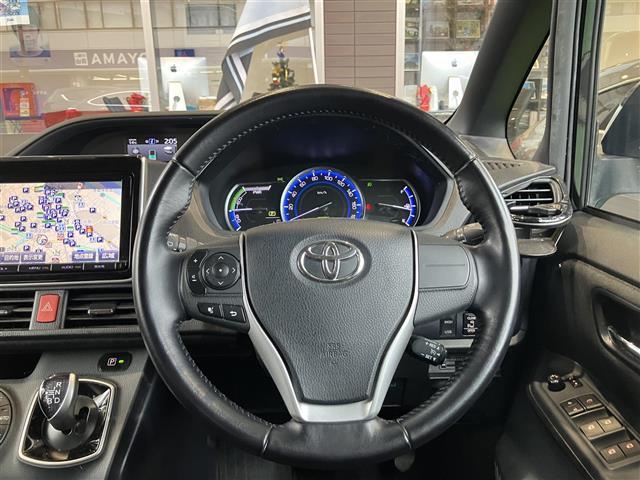 ヴォクシー ハイブリッドＶ　ＢＴ接続　サイドエアバッグ　ＳＤナビゲーション　車線逸脱防止　スマートキープッシュスタート　盗難防止アラーム　ウォークスルー　記録簿有　ＤＶＤ再生可　Ａライト　Ｂモニター　オートクルーズ　Ｗエアバック（34枚目）