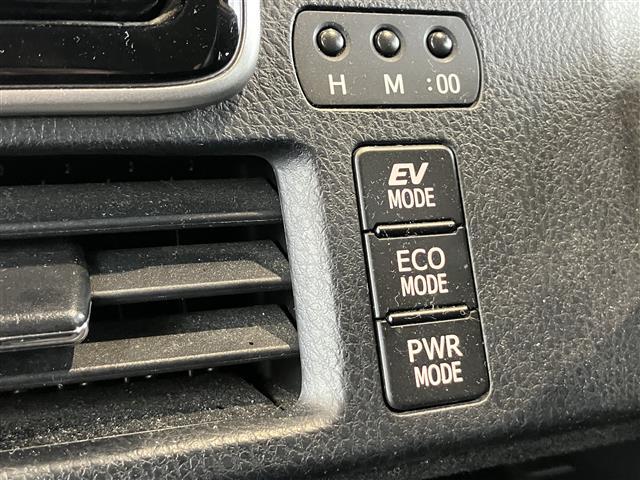 ヴォクシー ハイブリッドＶ　ＢＴ接続　サイドエアバッグ　ＳＤナビゲーション　車線逸脱防止　スマートキープッシュスタート　盗難防止アラーム　ウォークスルー　記録簿有　ＤＶＤ再生可　Ａライト　Ｂモニター　オートクルーズ　Ｗエアバック（39枚目）