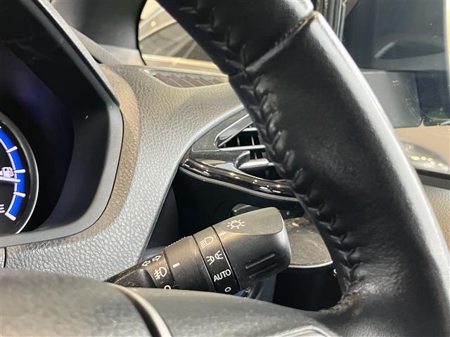 ヴォクシー ハイブリッドＶ　ＢＴ接続　サイドエアバッグ　ＳＤナビゲーション　車線逸脱防止　スマートキープッシュスタート　盗難防止アラーム　ウォークスルー　記録簿有　ＤＶＤ再生可　Ａライト　Ｂモニター　オートクルーズ　Ｗエアバック（40枚目）