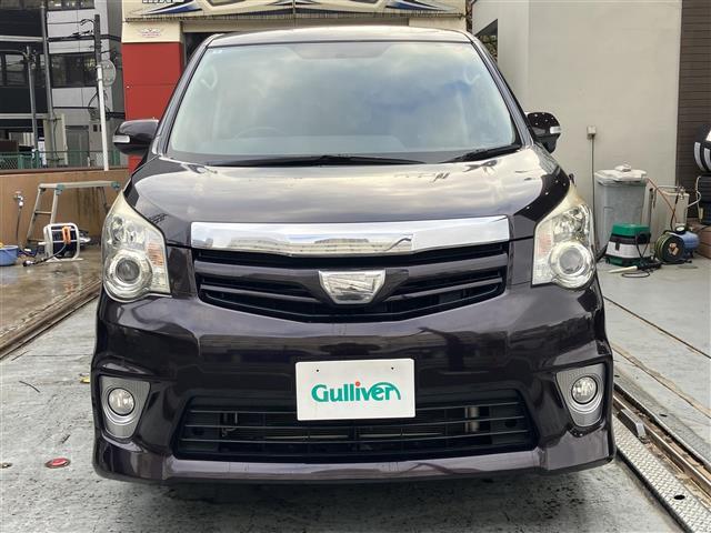 ノア Ｓｉ　レイッシュ　両側電動ドア　パワーステアリング　スマートキー　オートライト　オートエアコン　バックカメラ　パワーウインドウ　ＡＢＳ　ＳＤナビ　３列シート　キーレス　エアバッグ　エアロ　ナビ・テレビ　ワンオーナー車（2枚目）