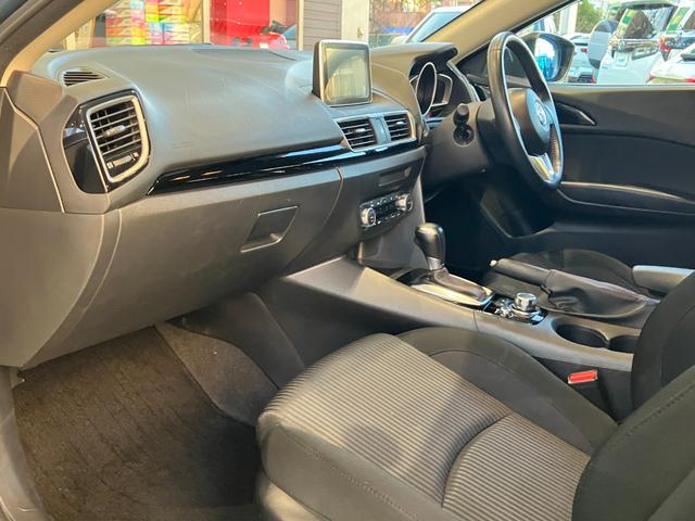 アクセラスポーツ 15S Bカメラ/衝突被害軽減システム/クルコン Rカメ パワステ サイドSRS セキュリティーアラーム ナビ付 横滑防止装置 アイドリングSTOP 整備記録簿 パワーウインドウ メモリーナビ付 エアコン(39枚目)