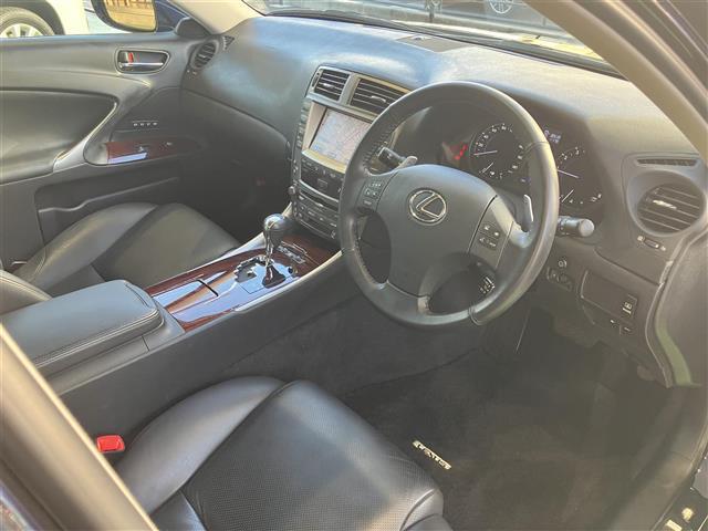 ＩＳ ＩＳ２５０　バージョンＬ　インテリキー　革Ｓ　ＨＤＤナビゲーションシステム　カーテンエアバッグ　ＡＡＣ　サンルーフ　オートライト　エアバック　ＰＷ　ナビ　キーレスエントリー　パワーステアリング　ＡＢＳ　ワンオーナー　Ｂカメ（9枚目）