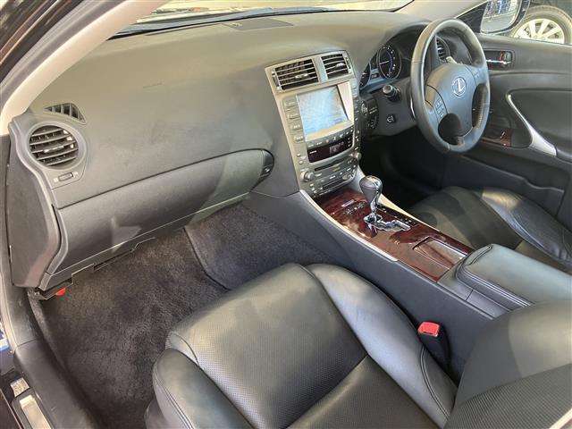 ＩＳ ＩＳ２５０　バージョンＬ　インテリキー　革Ｓ　ＨＤＤナビゲーションシステム　カーテンエアバッグ　ＡＡＣ　サンルーフ　オートライト　エアバック　ＰＷ　ナビ　キーレスエントリー　パワーステアリング　ＡＢＳ　ワンオーナー　Ｂカメ（16枚目）