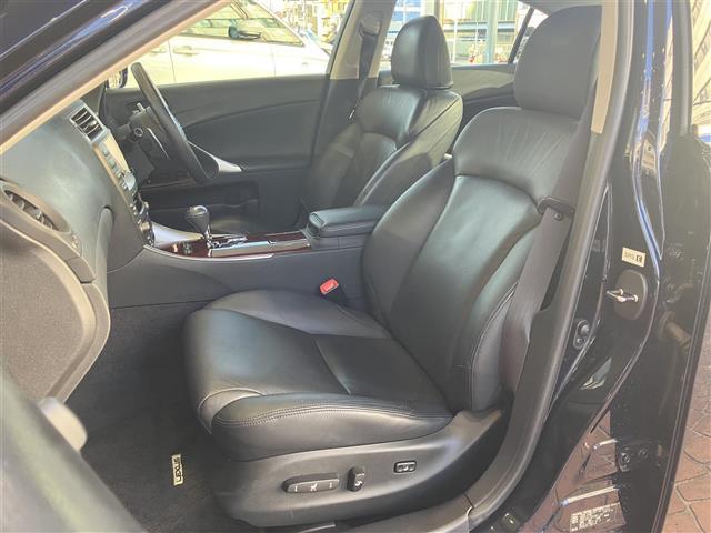 ＩＳ ＩＳ２５０　バージョンＬ　インテリキー　革Ｓ　ＨＤＤナビゲーションシステム　カーテンエアバッグ　ＡＡＣ　サンルーフ　オートライト　エアバック　ＰＷ　ナビ　キーレスエントリー　パワーステアリング　ＡＢＳ　ワンオーナー　Ｂカメ（17枚目）