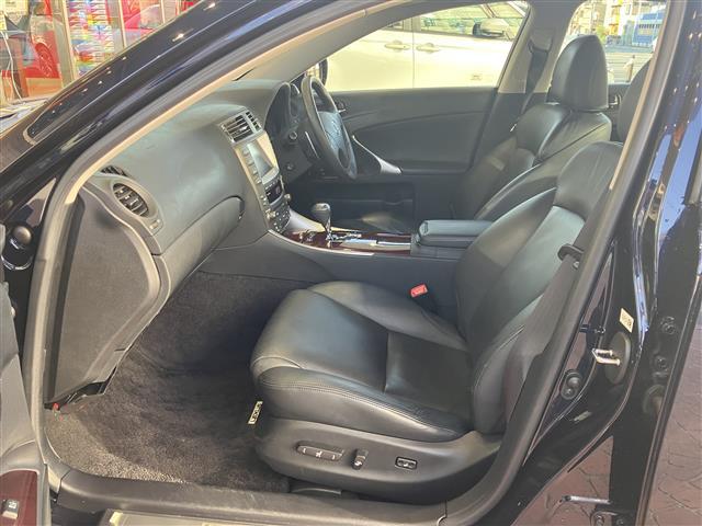 ＩＳ ＩＳ２５０　バージョンＬ　インテリキー　革Ｓ　ＨＤＤナビゲーションシステム　カーテンエアバッグ　ＡＡＣ　サンルーフ　オートライト　エアバック　ＰＷ　ナビ　キーレスエントリー　パワーステアリング　ＡＢＳ　ワンオーナー　Ｂカメ（18枚目）