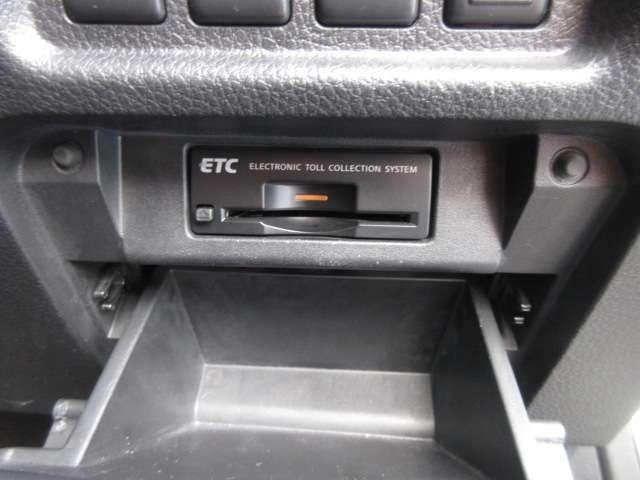 エルグランド 250ハイウェイスター 7人乗り ツインモニター ツインサンルーフ PS キーフリー サイドエアバック パワーウインドウ 運転席エアバッグ ABS 助手席エアバッグ スマートキ- フルオートエアコン ワンオーナ-(15枚目)