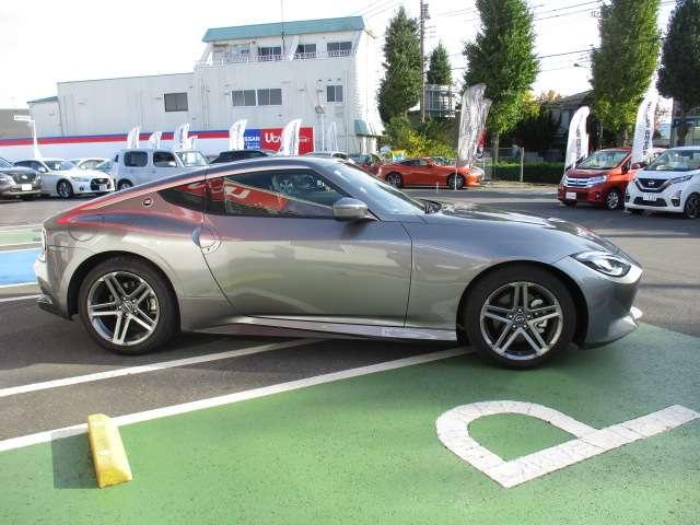 フェアレディＺ ３．０　６速　コネクトナビ　ベースグレード　クルコン　ＬＥＤヘッド　バックカメラ　衝突軽減システム　エアコン　パワーウィンドウ　パワーステアリング　ＥＴＣ　アルミホイール　インテリジェントキー（11枚目）