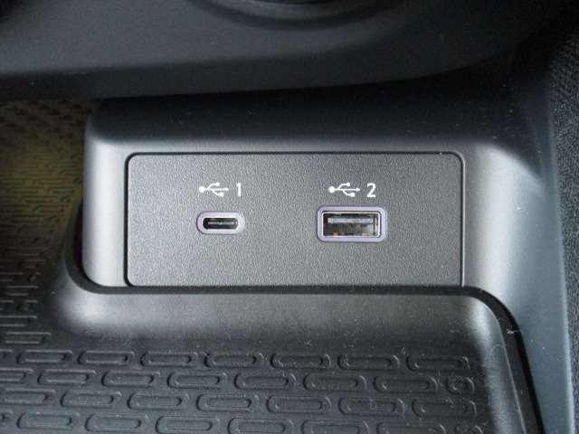 フェアレディＺ ３．０　６速　コネクトナビ　ベースグレード　クルコン　ＬＥＤヘッド　バックカメラ　衝突軽減システム　エアコン　パワーウィンドウ　パワーステアリング　ＥＴＣ　アルミホイール　インテリジェントキー（19枚目）