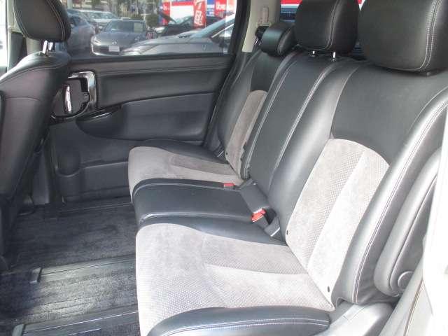 エルグランド ２．５　ライダー　８人乗り　ＨＤＤナビ　後席モニター　盗難防止　パワーウインドウ　オートエアコン　インテリジェントキー　ＥＴＣ　ＡＢＳ　ＨＤＤナビ　ナビＴＶ　ドラレコ　キーレスエントリー　アルミホイール　エアバッグ　アラウンドビュー（16枚目）