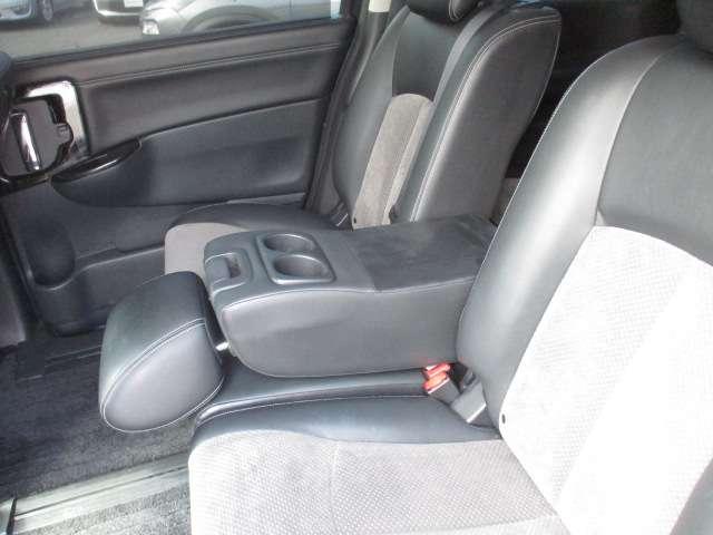 エルグランド ２．５　ライダー　８人乗り　ＨＤＤナビ　後席モニター　盗難防止　パワーウインドウ　オートエアコン　インテリジェントキー　ＥＴＣ　ＡＢＳ　ＨＤＤナビ　ナビＴＶ　ドラレコ　キーレスエントリー　アルミホイール　エアバッグ　アラウンドビュー（18枚目）