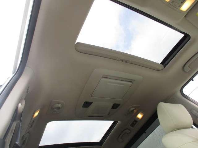 エルグランド ３．５　ＶＩＰ　本革シート　シートヒーター　純正ＨＤＤナビ　クルコン　スマートキー　サンルーフ　両側パワースライドドア　ＨＤＤナビ　ＬＥＤヘッドランプ　プリクラッシュ　３６０度カメラ（3枚目）