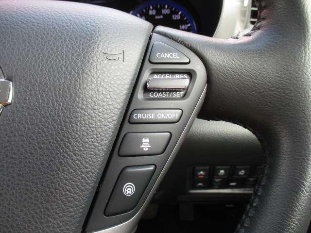 エルグランド ３．５　ＶＩＰ　本革シート　シートヒーター　純正ＨＤＤナビ　クルコン　スマートキー　サンルーフ　両側パワースライドドア　ＨＤＤナビ　ＬＥＤヘッドランプ　プリクラッシュ　３６０度カメラ（6枚目）