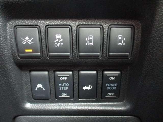 エルグランド ３．５　ＶＩＰ　本革シート　シートヒーター　純正ＨＤＤナビ　クルコン　スマートキー　サンルーフ　両側パワースライドドア　ＨＤＤナビ　ＬＥＤヘッドランプ　プリクラッシュ　３６０度カメラ（10枚目）