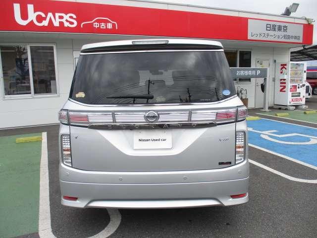 エルグランド ３．５　ＶＩＰ　本革シート　シートヒーター　純正ＨＤＤナビ　クルコン　スマートキー　サンルーフ　両側パワースライドドア　ＨＤＤナビ　ＬＥＤヘッドランプ　プリクラッシュ　３６０度カメラ（15枚目）