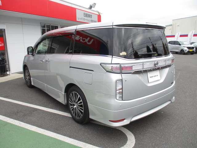 エルグランド ３．５　ＶＩＰ　本革シート　シートヒーター　純正ＨＤＤナビ　クルコン　スマートキー　サンルーフ　両側パワースライドドア　ＨＤＤナビ　ＬＥＤヘッドランプ　プリクラッシュ　３６０度カメラ（16枚目）