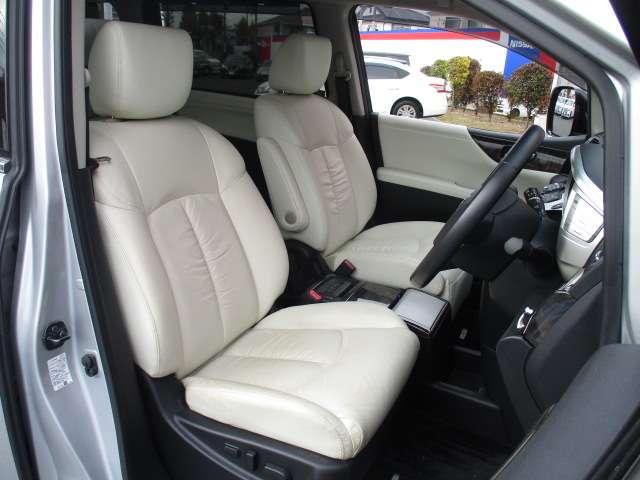 エルグランド ３．５　ＶＩＰ　本革シート　シートヒーター　純正ＨＤＤナビ　クルコン　スマートキー　サンルーフ　両側パワースライドドア　ＨＤＤナビ　ＬＥＤヘッドランプ　プリクラッシュ　３６０度カメラ（18枚目）