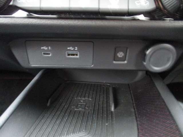 オーラ 1.2 NISMO プロパイロット コネクトナビ カーテンエアバッグ エマブレ 禁煙 インテリキー ETC 車線逸脱警報 フルセグ キーフリーシステム ダブルエアバック 定期点検記録簿 アルミホイール 運転席エアバッグ メモリーナビ 試乗車 ナビTV(7枚目)