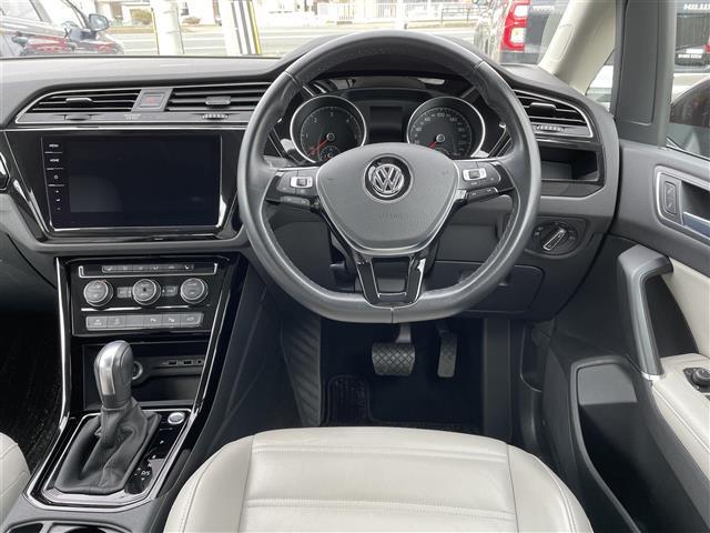 ゴルフトゥーラン ＴＤＩ　プレミアム　◆メーカー純正ＨＤＤナビＡＭ／ＦＭ／ＣＤ／ＤＶＤ／ＳＤ／ＵＳＢ／ＨＤＤ／ＡＵＸ／ＢＴ◆バックカメラ◆ＥＴＣ２．０◆レーダークルーズコントロール◆レザーシート◆シートヒーター◆前席パワーシ（9枚目）