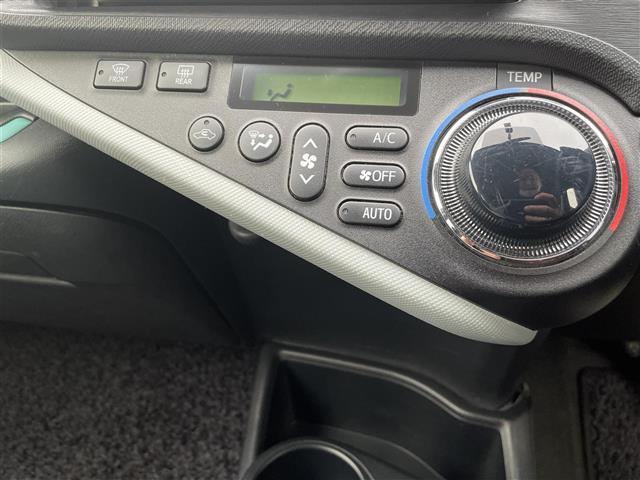 S 純正ナビ/CD/ワンセグTV/AM/FM/バックカメラ/前席シートヒーター/Pスタート/スマートキー/スペアキー/オートライト/フォグランプ/ウィンカーミラー/純正フロアマット/取扱説明書(21枚目)