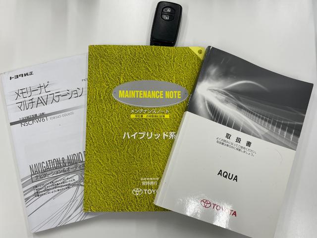 S 純正ナビ/CD/ワンセグTV/AM/FM/バックカメラ/前席シートヒーター/Pスタート/スマートキー/スペアキー/オートライト/フォグランプ/ウィンカーミラー/純正フロアマット/取扱説明書(44枚目)