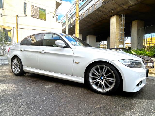 ３シリーズ ３２０ｉ　Ｍスポーツパッケージ　Ｍスポーツ　６ＭＴ　ＬＣＩモデル　パワーシート　ミラー型ＥＴＣ　純正ＨＤＤナビ　ＣＤ　ＤＶＤ再生　　１８インチＡＷ　オートライト　地デジＴＶ　バックカメラ　コンフォートアクセス　ＨＩＤヘッドライト（46枚目）