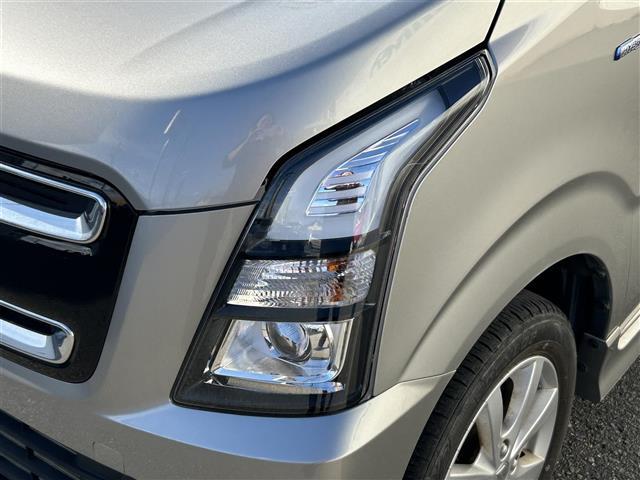 ワゴンＲスティングレー ハイブリッドＸ　禁煙車　４ＷＤ　社外オーディオ　アイドリングストップ　コーナーセンサー　衝突被害軽減ブレーキ　車線逸脱警報　横滑り防止装置　盗難防止装置　ＬＥＤヘッドライト　シートヒーター　冬タイヤ積み込み（9枚目）