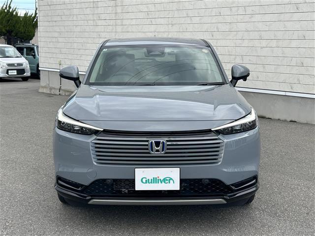 ヴェゼル ｅ：ＨＥＶ　Ｚ　４ＷＤ　純正ナビＴＶ　Ｂｌｕｅｔｏｏｔｈ　レーダークルーズコントロール　置くだけ充電　バックカメラ　ドライブレコーダー　電動リアゲート　ＥＴＣ　純正アルミ付きスタッドレス　ワンオーナー　禁煙（2枚目）